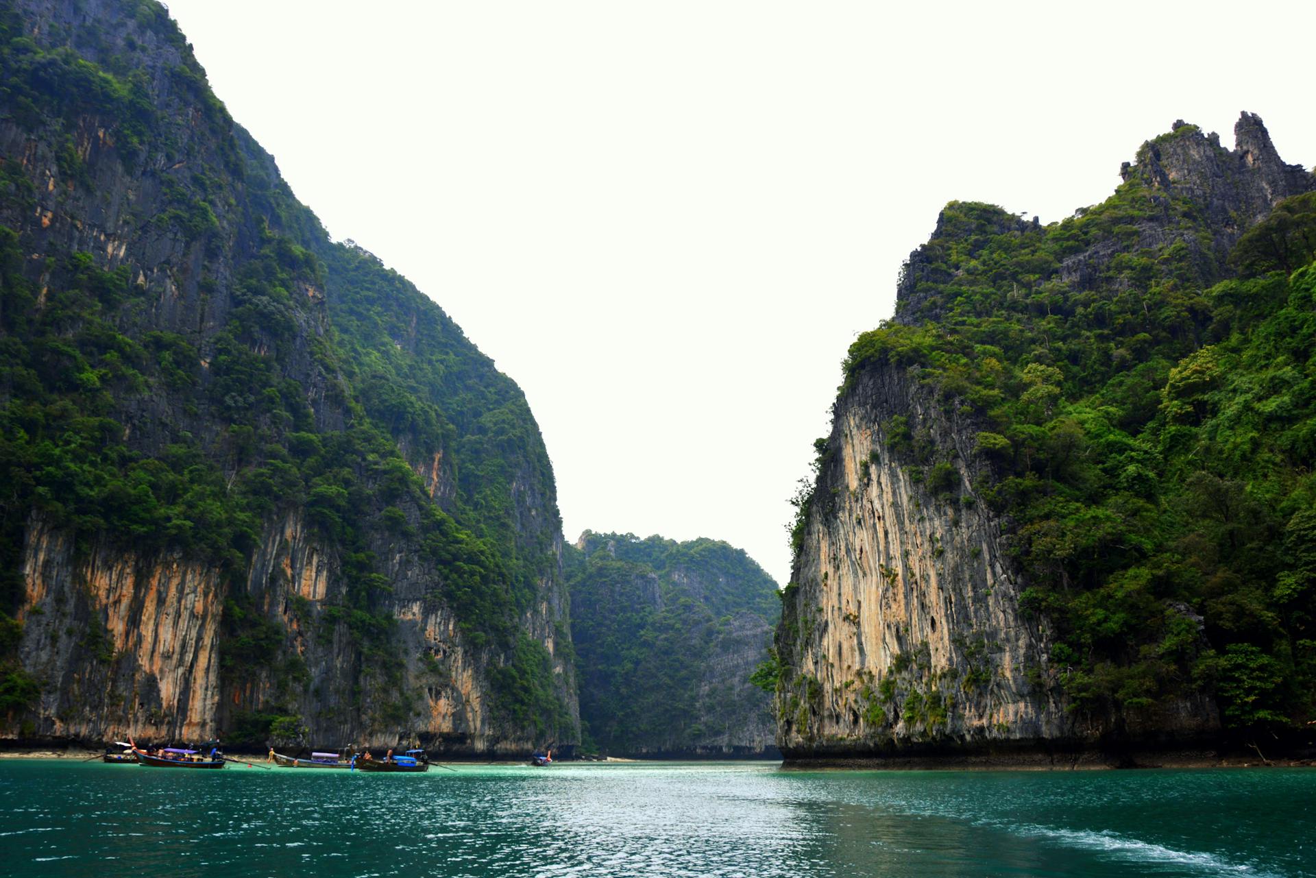 Capture the serene beauty of Krabi’s coastal landmarks